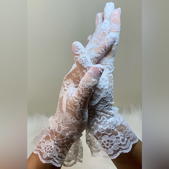 Accessories - Lace Gloves (Full Finger) (New) White (Purses not included)